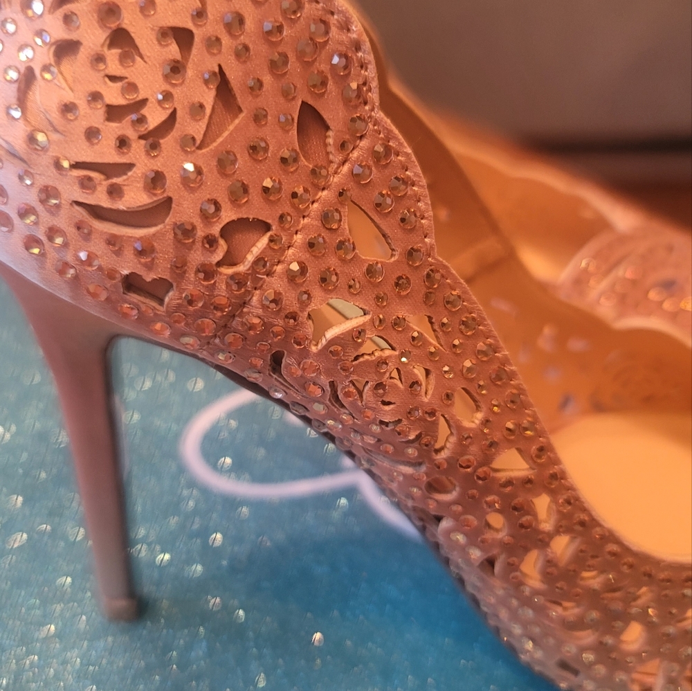 NWT Betsey Johnson Elsa Blush Pink Pointed Embellish Pointed Heels Shoes Size 8 - Picture 4 of 9